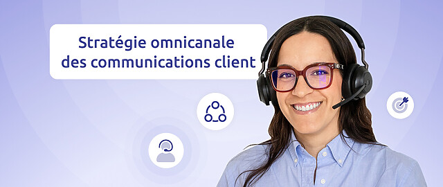un agent souriant avec l'inscription « stratégie omnicanale des communications client »