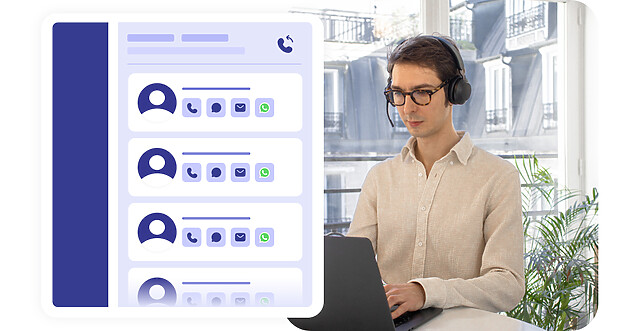 Agent de centre de contact en communication et liste de clients avec l'option de communication par WhatsApp